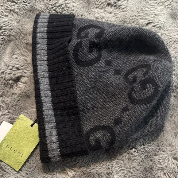 Gucci Men’s Gray & Black GG Pattern Knit Beanie - Picture 4 of 4